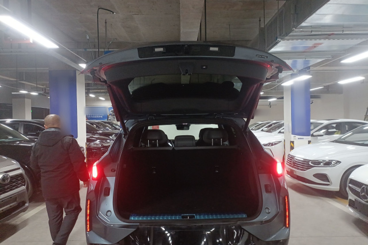 领克08 EM-P 2023款 220km 时间限量版机舱底盘23