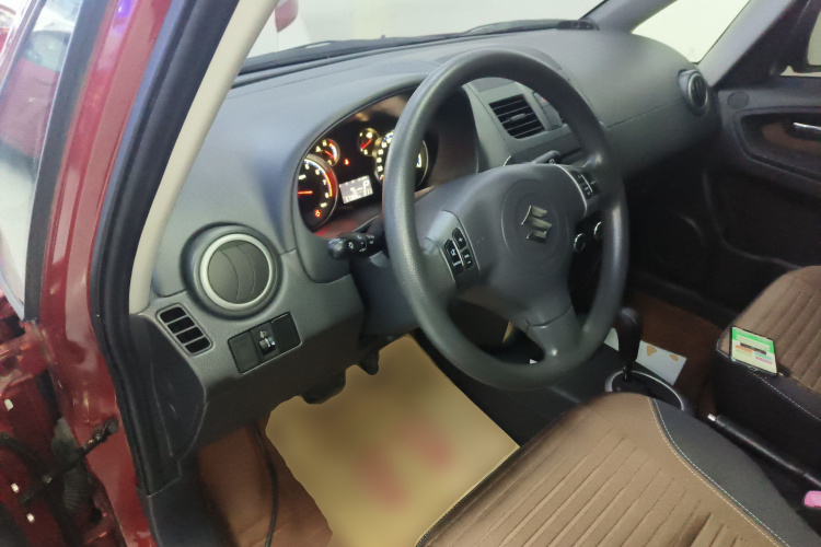 铃木 天语 SX4 2013款 1.6L 自动酷锐型中控内饰7002