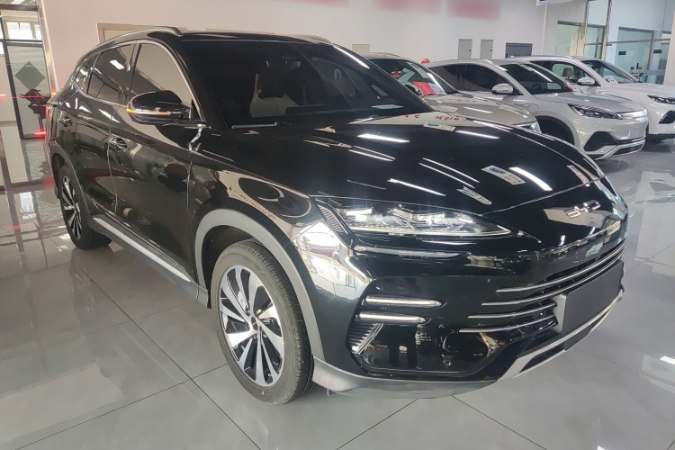 比亚迪 宋PLUS新能源 2024款 荣耀版 DM-i 71km 豪华型车身外观3