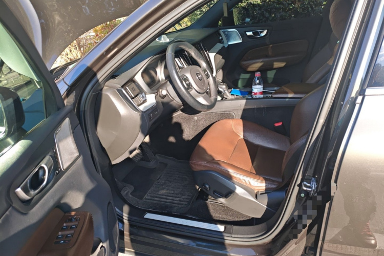 沃尔沃XC60 2021款 T5 四驱智逸豪华版中控内饰20