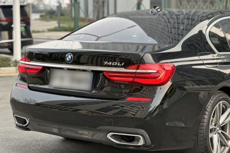 宝马7系 2018款 730Li 尊享型 M运动套装车身外观6004