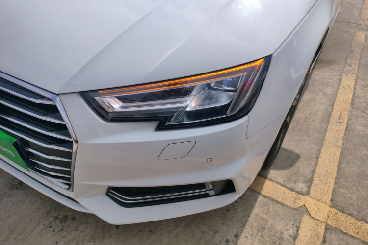 奥迪A4L 2018款 30周年年型 40 TFSI 时尚型局部细节36