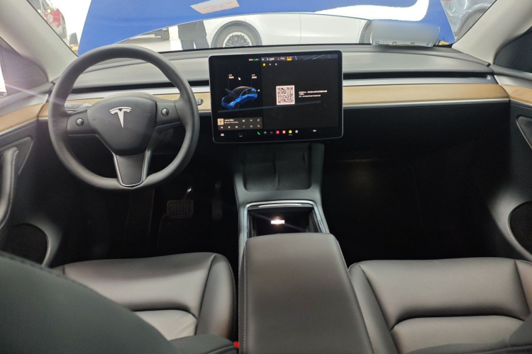 特斯拉 Model Y 2021款 长续航全轮驱动版中控内饰12