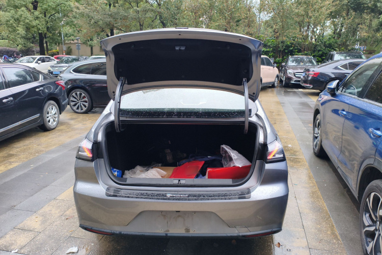 标致408 2024款 360THP 龘龘款 罗曼尼版机舱底盘23