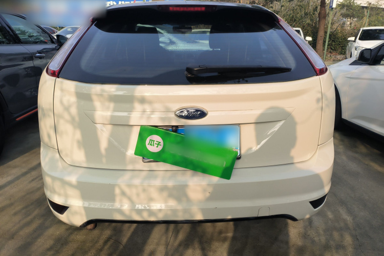 福特 福克斯 2013款 两厢经典 1.8L 自动基本型车身外观6