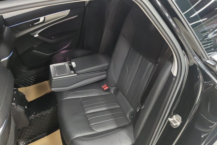 奥迪A6L 2020款 40 TFSI 豪华致雅型中控内饰7004