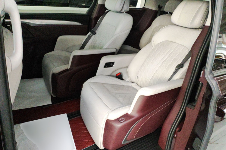 别克GL8 2022款 Avenir艾维亚 六座贤礼版中控内饰21