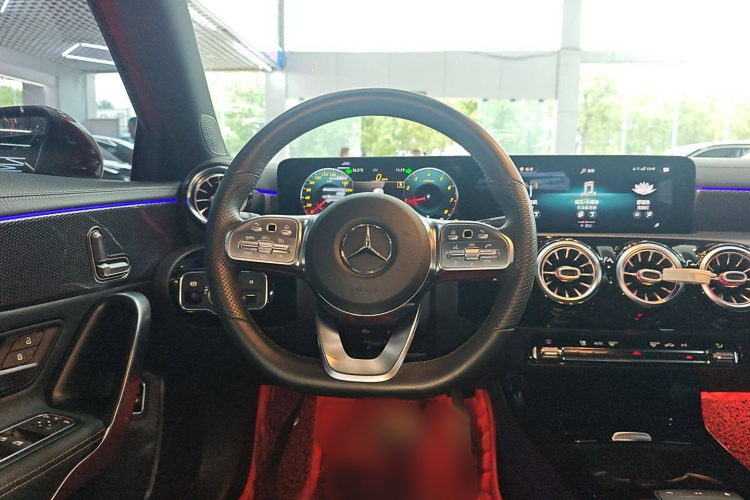 奔驰A级 2020款 改款 A 200 L 运动轿车时尚型局部细节13