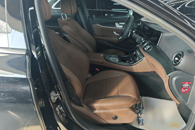 奔驰E级 2023款 改款 E 300 L 运动时尚型局部细节41