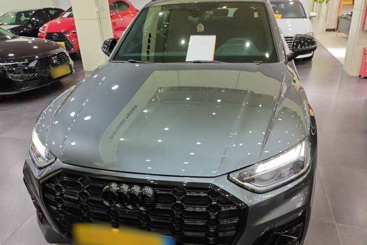 奥迪Q5L 2024款 40 TFSI 豪华动感型车身外观2