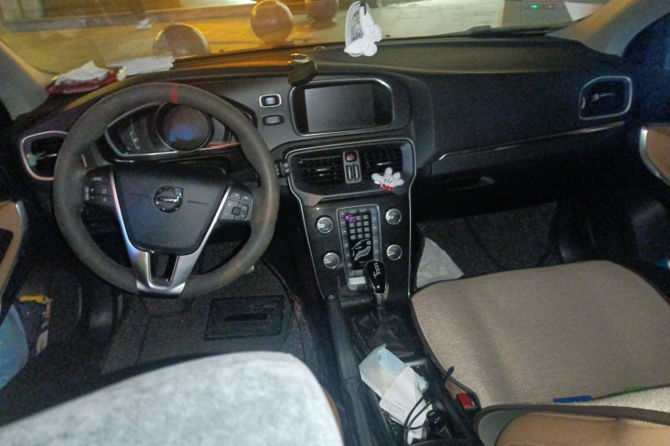 沃尔沃V40 2019款 T3 智逸版中控内饰12