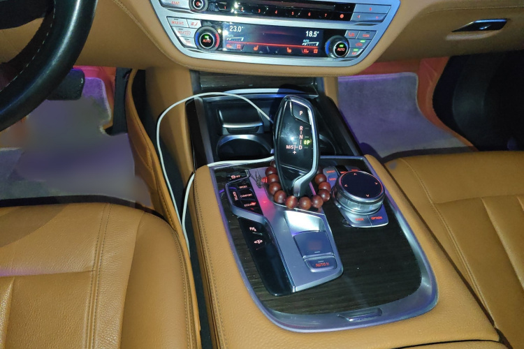 宝马7系 2018款 730Li 领先型 卓越套装局部细节18