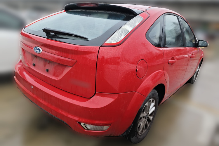 福特 福克斯 2013款 两厢经典 1.8L 自动基本型车身外观7