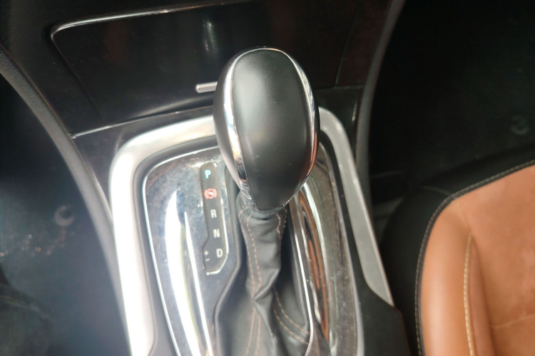 别克 君威 2015款 1.6T 精英技术型局部细节18