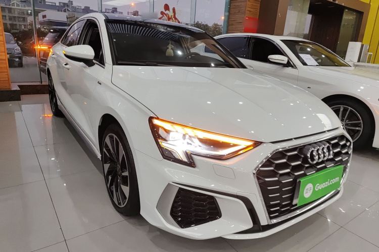 奥迪A3 2024款 A3L Limousine 35 TFSI 时尚运动型车身外观3