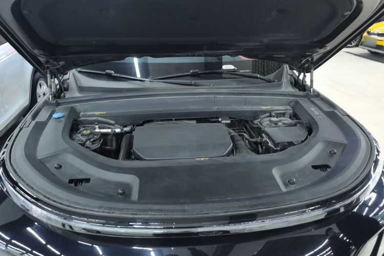 理想汽车 理想L8 2023款 Pro机舱底盘24