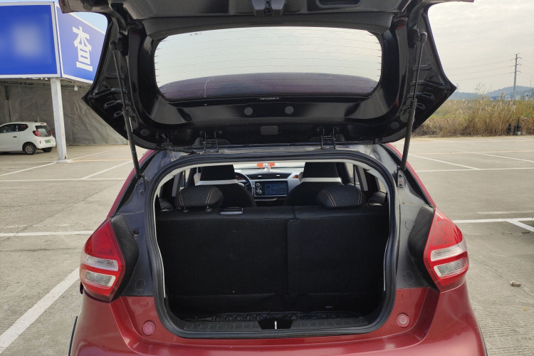 吉利汽车 远景X1 2017款 1.3L 自动乐趣版机舱底盘23