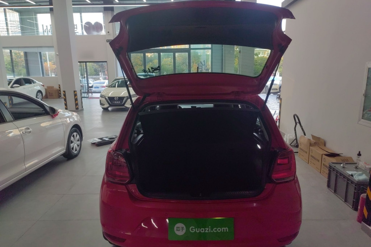 大众 Polo 2014款 1.6L 自动豪华版机舱底盘23