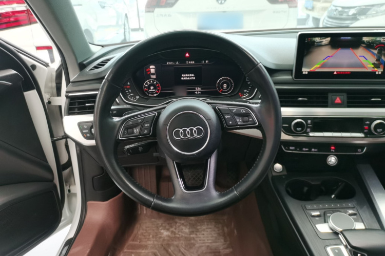 奥迪A4L 2018款 30周年年型 40 TFSI 时尚型中控内饰13