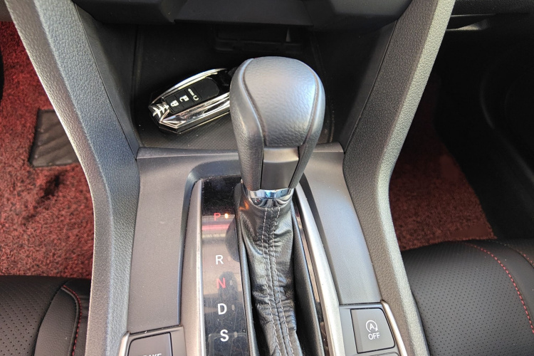 本田 思域 2021款 HATCHBACK 220TURBO CVT新锐控局部细节18