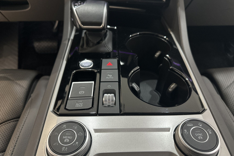 大众 途锐 2021款 3.0TSI 锐享版 经典运动套装中控内饰7003