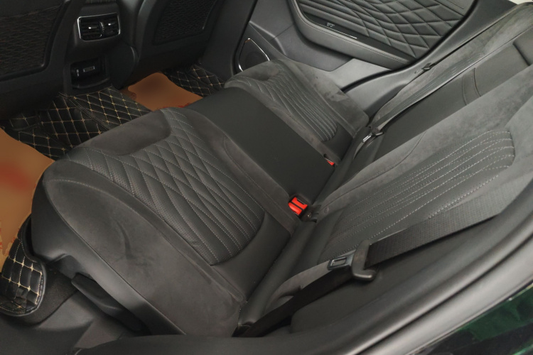 红旗HS5 2022款 改款 2.0T 智联旗享四驱版中控内饰7004