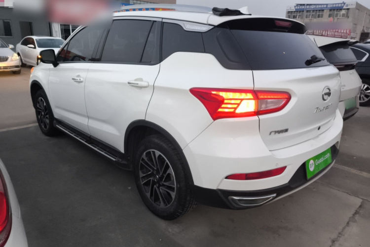 广汽传祺 传祺GS4 2017款 235T 自动两驱精英版车身外观4