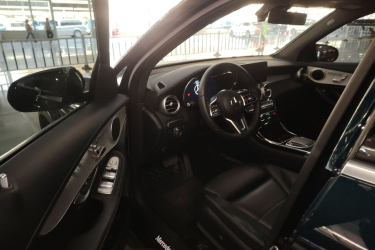 奔驰GLC 2022款 改款三 GLC 260 L 4MATIC 动感型中控内饰7003