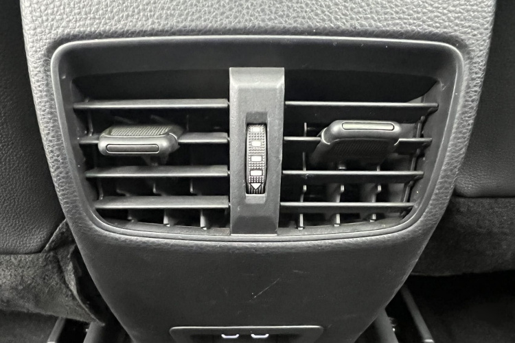 丰田 卡罗拉锐放 2022款 2.0L 旗舰版中控内饰7009