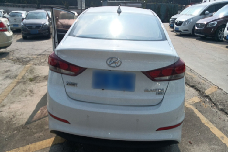 现代 领动 2016款 1.6L 自动智炫·精英型车身外观6