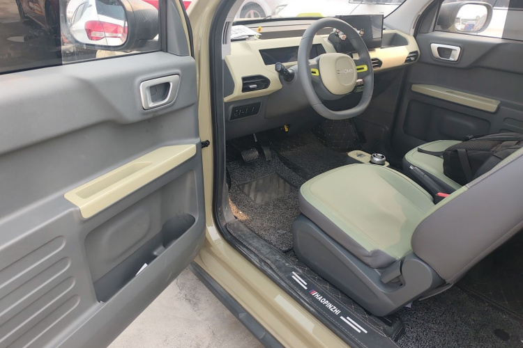 吉利银河 2024款 200km 熊猫骑士中控内饰20