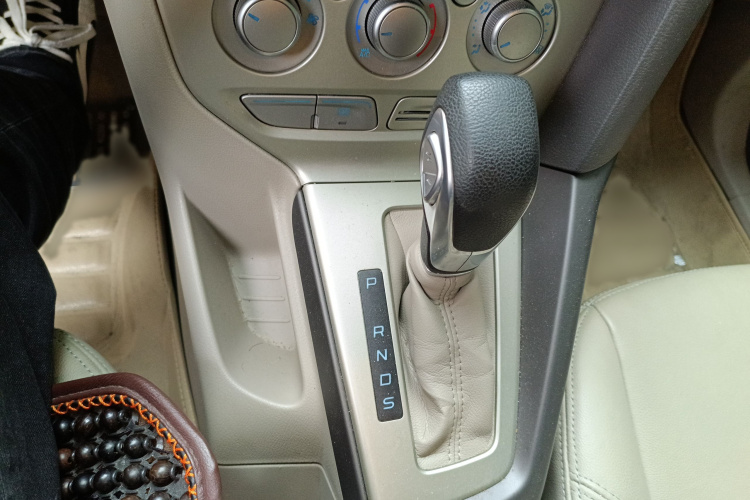 福特 福克斯 2012款 三厢 1.6L 自动舒适型局部细节18