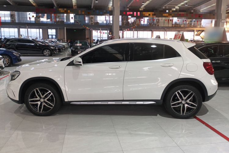 奔驰GLA 2015款 GLA 200 时尚型车身外观4