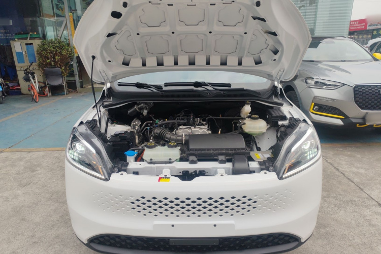 五菱汽车 五菱宏光新能源 2025款 增程式混动 50KM 舒适型机舱底盘24