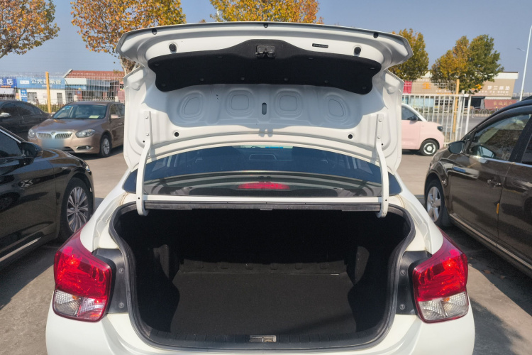 现代 瑞纳 2017款 1.4L 手动焕新版 国VI机舱底盘23