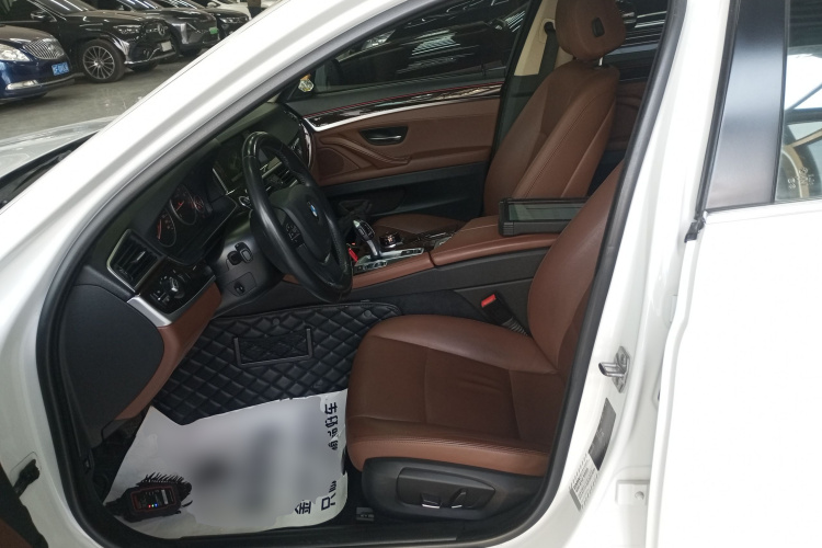 宝马5系 2017款 525Li 领先型中控内饰19