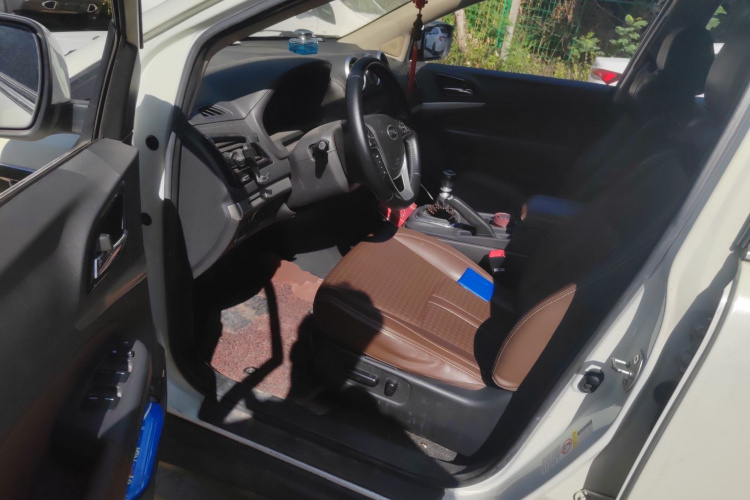 比亚迪S7 2015款 1.5T 手动尊贵型中控内饰20