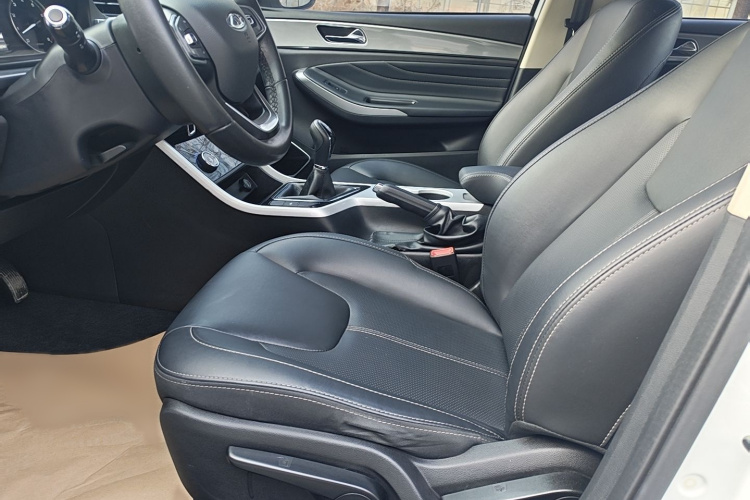 奇瑞 艾瑞泽5 2019款 1.5L 手动新青春版 国VI中控内饰7001