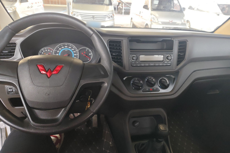 五菱汽车 五菱宏光V 2022款 1.5L劲享版电动助力LAR中控内饰7003