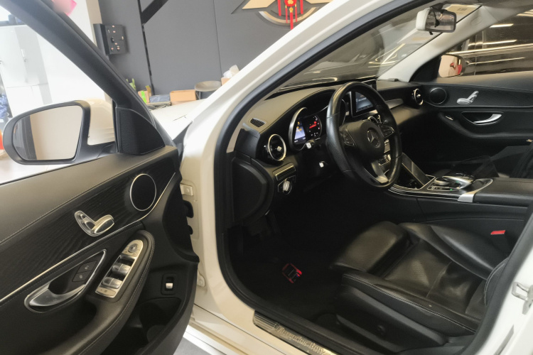 奔驰C级 2015款 改款 C 180 L 运动型中控内饰7003