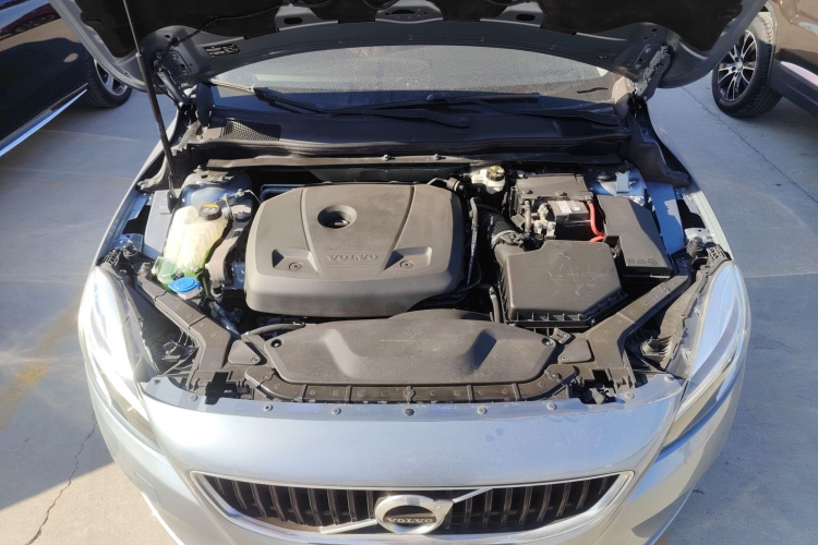 沃尔沃V40 2018款 T3 智逸版机舱底盘24