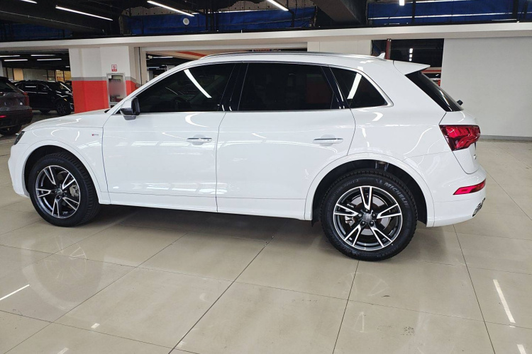 奥迪Q5L 2020款 改款 40 TFSI 荣享时尚型车身外观6008