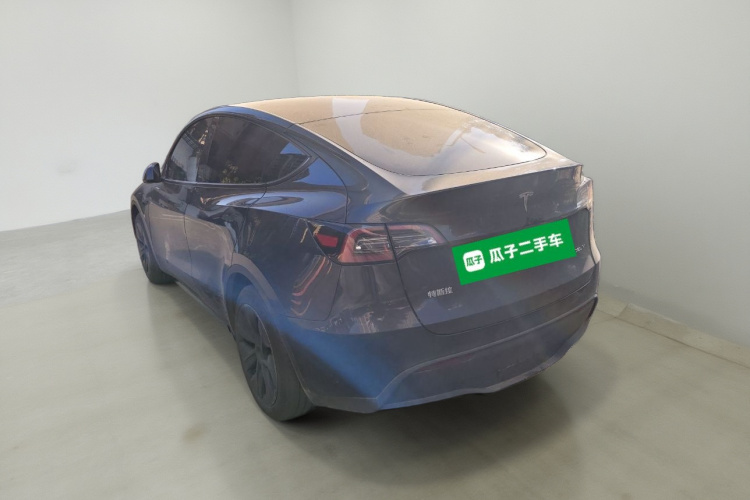 特斯拉 Model Y 2024款 后轮驱动版车身外观5
