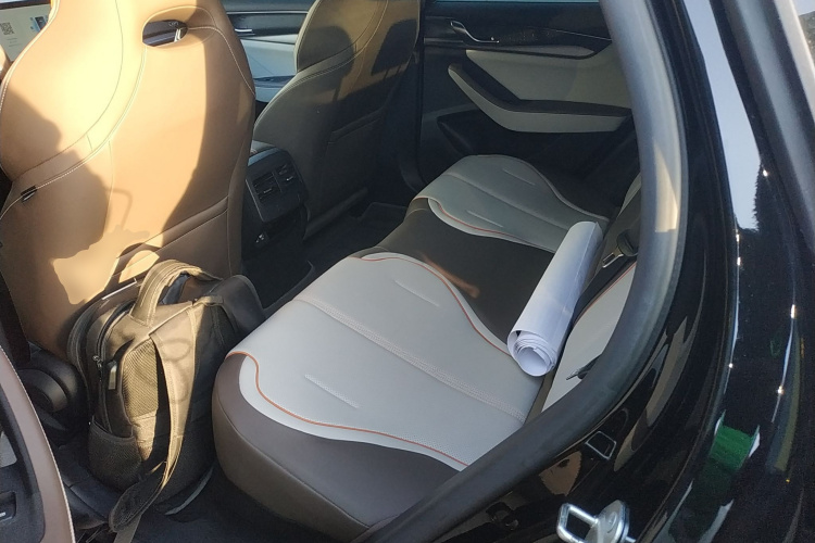 比亚迪 秦PLUS 2024款 荣耀版 DM-i 120KM领先型中控内饰21