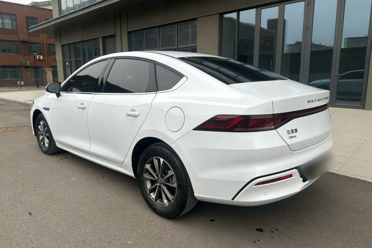 比亚迪 秦PLUS 2024款 荣耀版 DM-i 55KM领先型车身外观6006