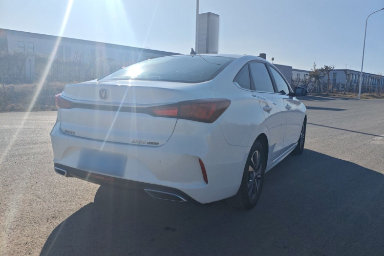 长安 逸动 2022款 PLUS 1.6L GDI CVT豪华型车身外观6004