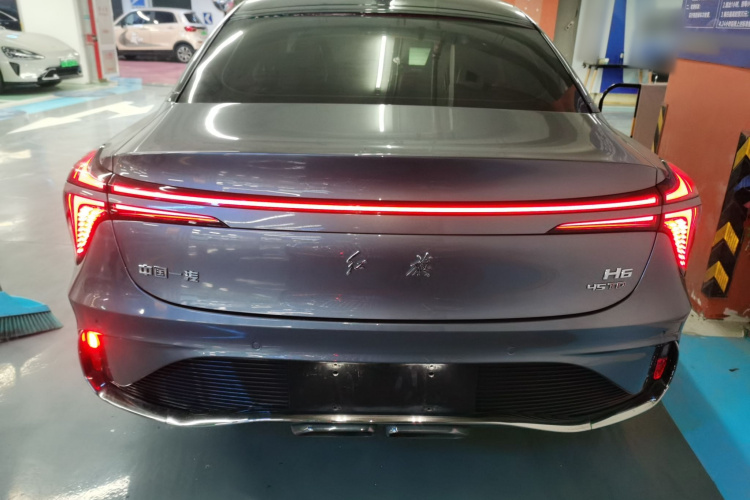 红旗H6 2023款 2.0T 致逸版车身外观6004