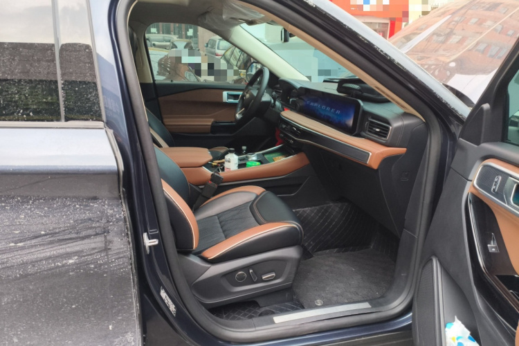 福特 探险者 2023款 EcoBoost 285 四驱钛金版 7座局部细节9005