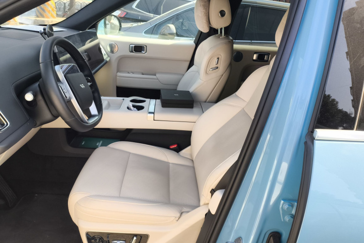 理想汽车 理想L7 2024款 Ultra中控内饰19