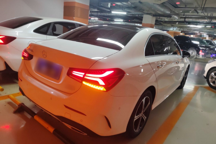 奔驰A级 2022款 改款三 A 200 L 运动轿车时尚型车身外观7